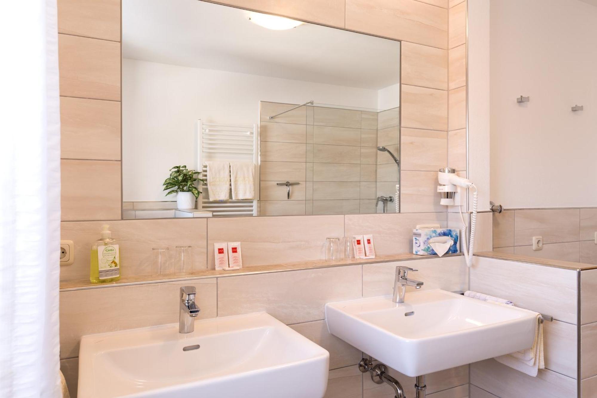 Hotel Bergfried & Schoenblick Bad Reichenhall Room photo