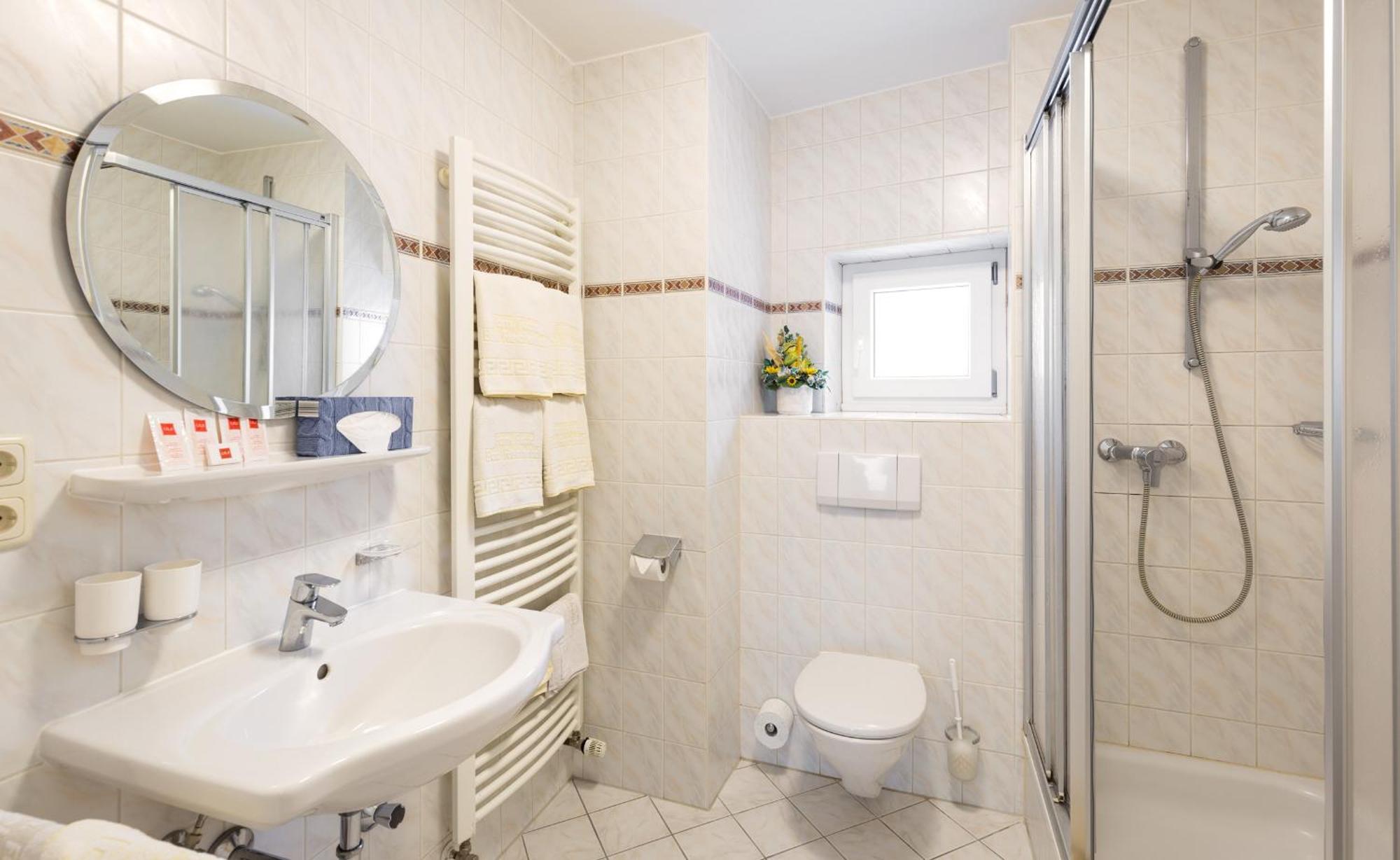 Hotel Bergfried & Schoenblick Bad Reichenhall Room photo
