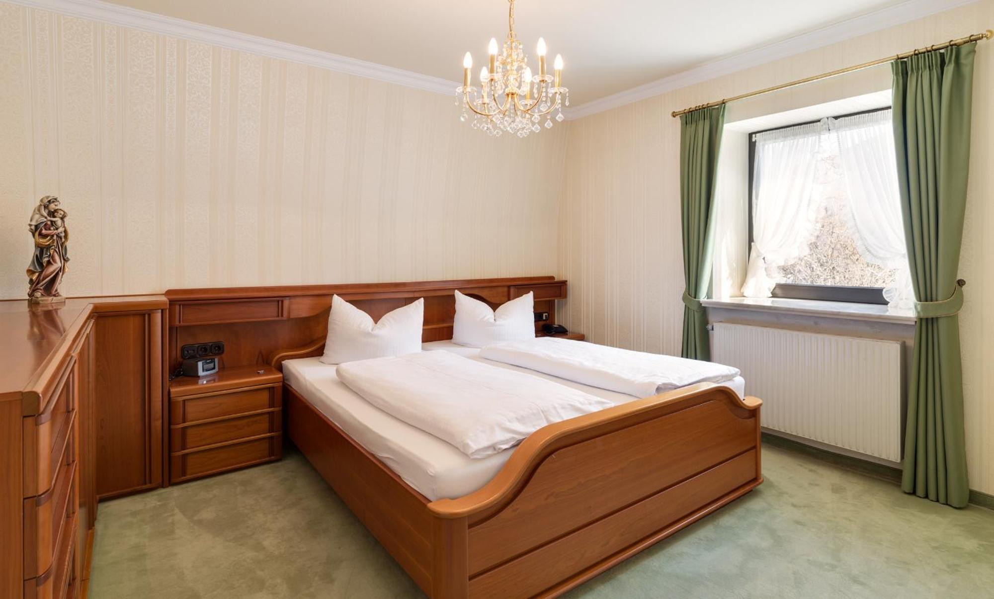Hotel Bergfried & Schoenblick Bad Reichenhall Room photo